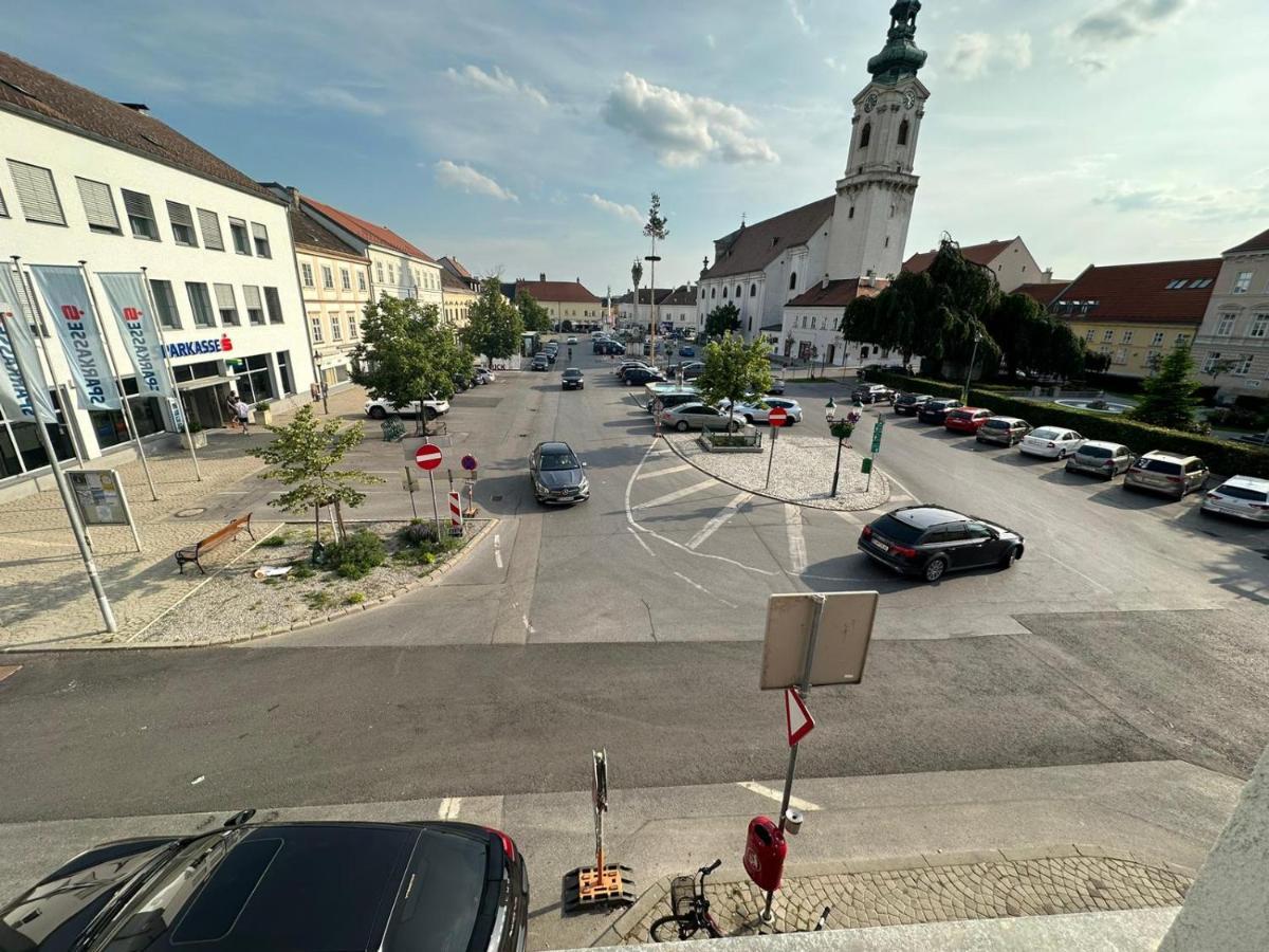 Central Plaza Family Apartment 2 Bedroom Bruckneudorf Bagian luar foto