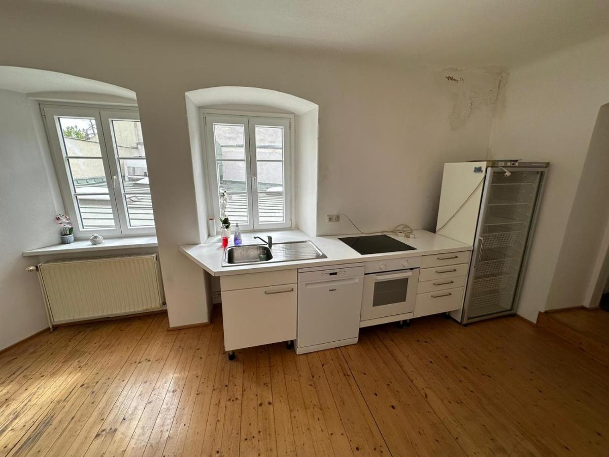 Central Plaza Family Apartment 2 Bedroom Bruckneudorf Bagian luar foto