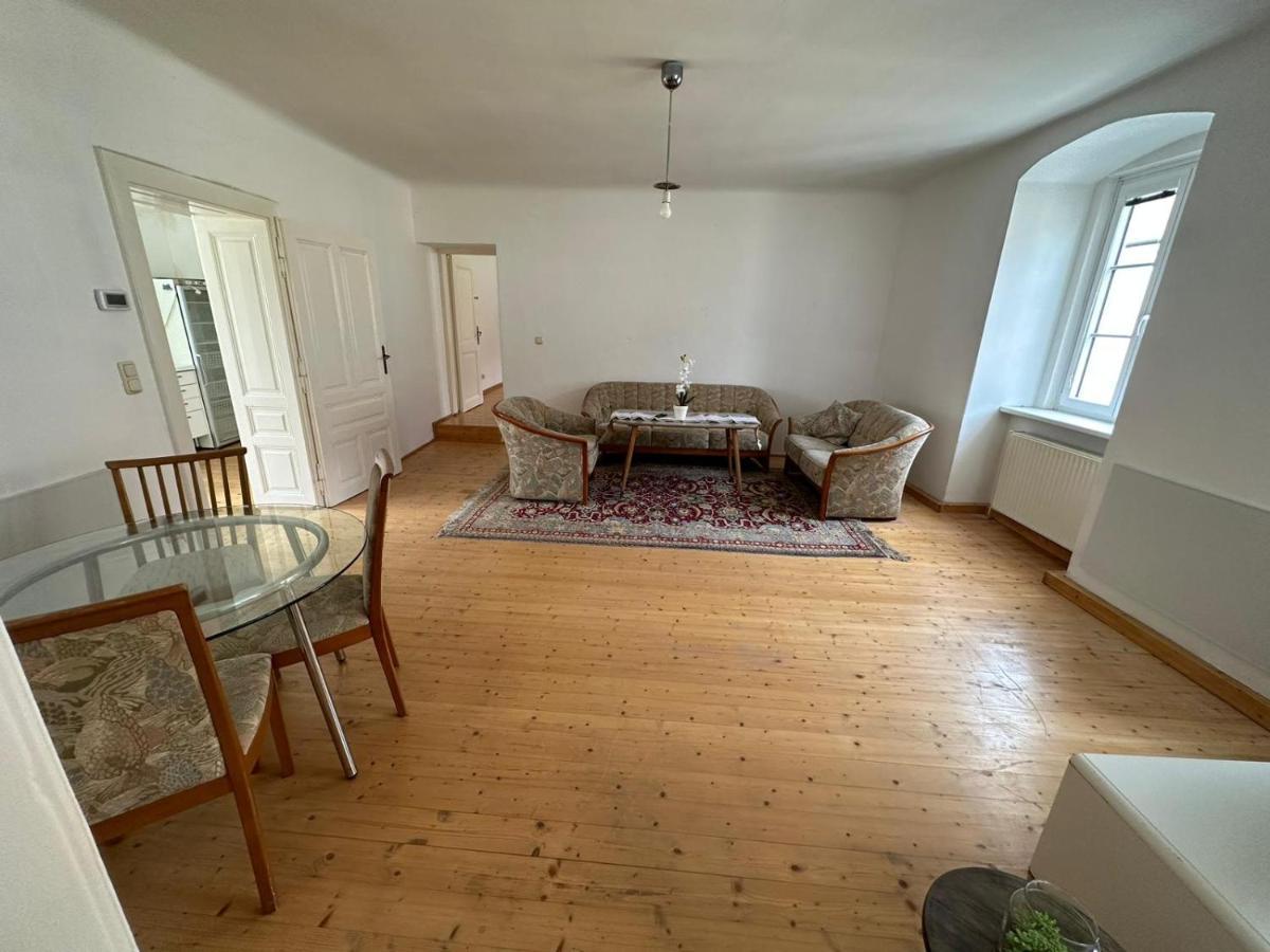 Central Plaza Family Apartment 2 Bedroom Bruckneudorf Bagian luar foto
